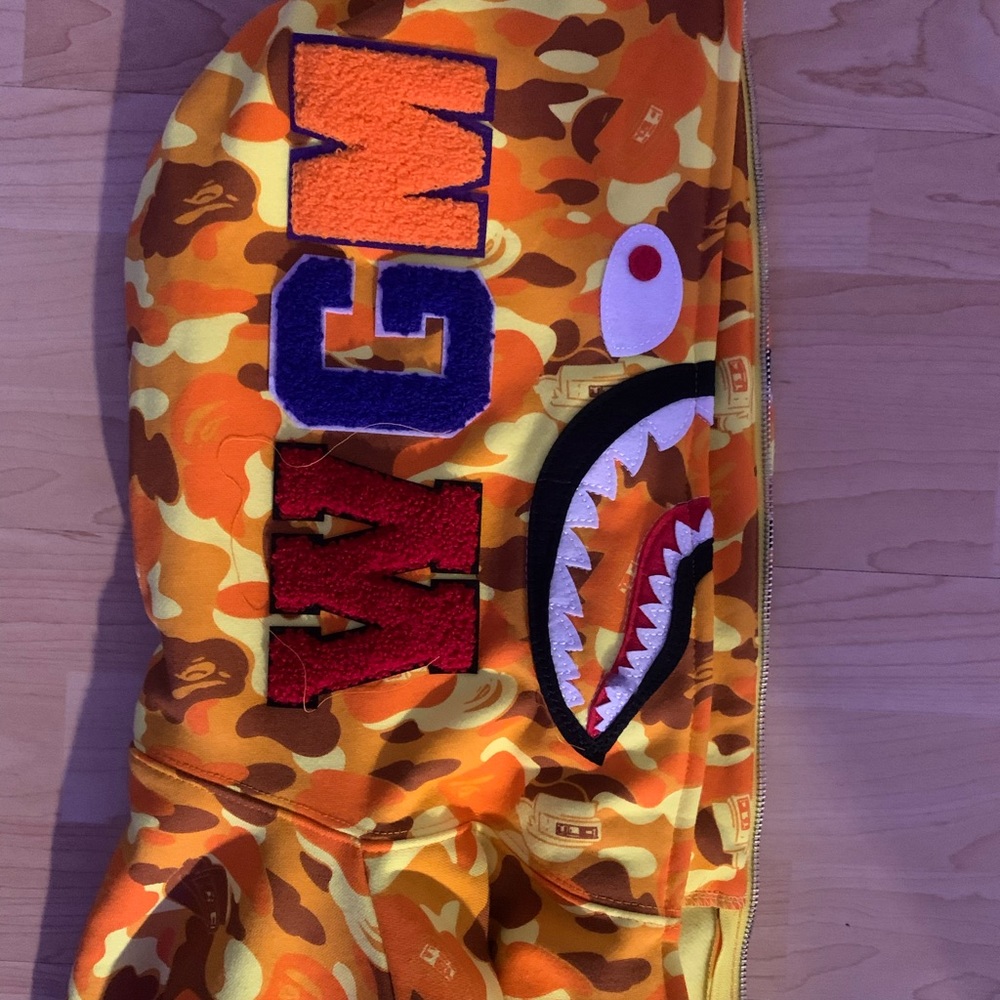 Bape rep hoodie.